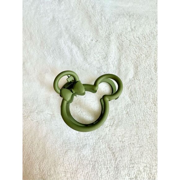 Disney Accessories - Green adorable Minnie mouse hair claw